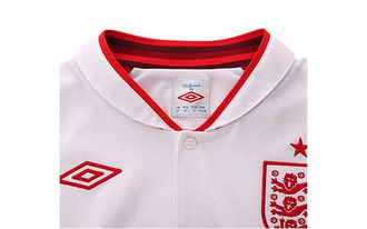 Bobby Charltonék sikere ihlette az új angol mezt