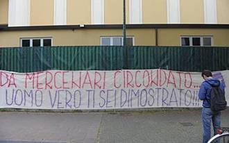 Delio Rossi menesztése miatt tiltakoznak a Fiorentina szurkolói