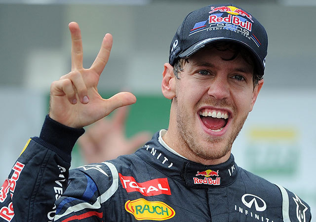 Vettel egyelőre még így mutatja világbajnoki címeinek számát, hamarosan változhat a koreográfia - Fotó: AFP