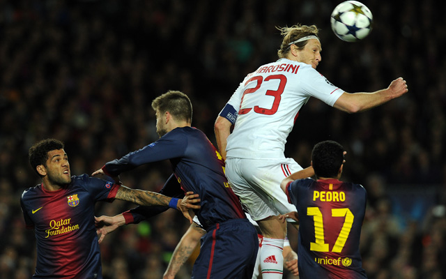 Itt Ambrosini ugrott a legmagasabbra, ám a Barcelona túlszárnyalta a Milant - Fotó: AFP