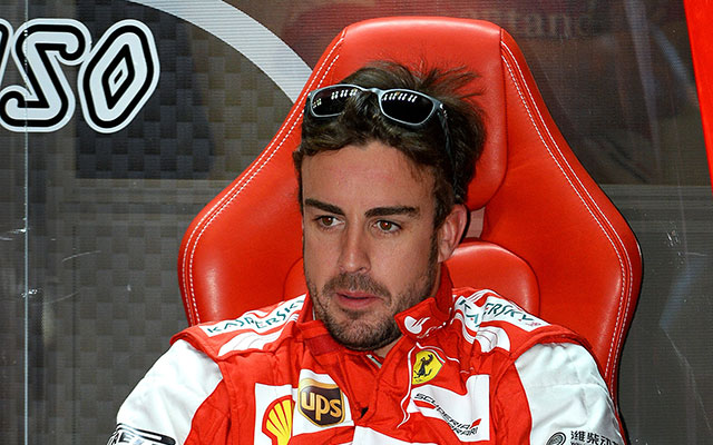 Alonso így is imád vezetni, de tényleg lassúnak találja a tempót - Fotó: AFP