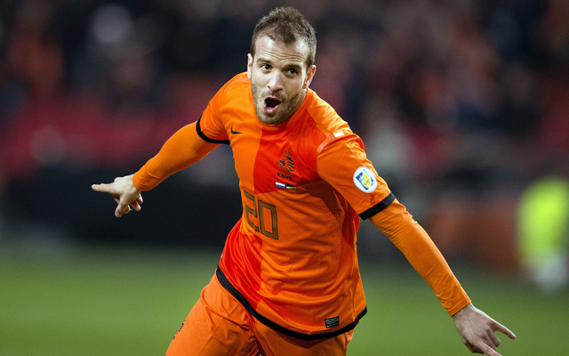 Rafael van der Vaart ünnepli gólját a Hollandia-Észtország mérkőzésen 2013-ban.