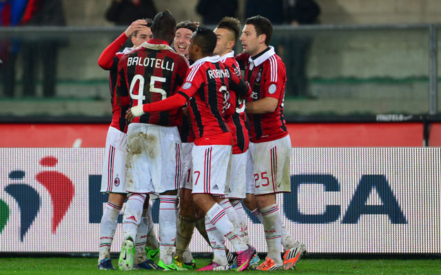A Milan játékosai ünneplik a góljukat a Chievo ellen a Serie A-ban 2013-ban.