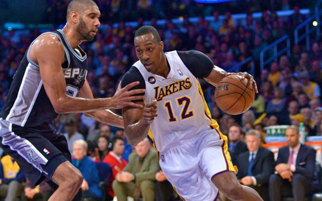 Dwight Howard (jobbra) vette át a stafétabotot a Lakersnél Kobe Bryant hiányában