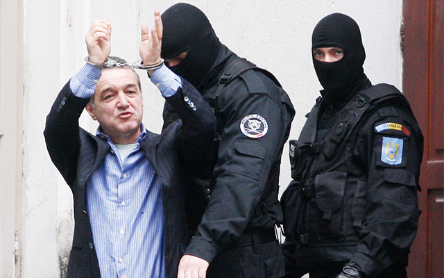 Gigi Becalit, a Steaua Bukarest tulajdonsát három év börtönre ítéltlék 