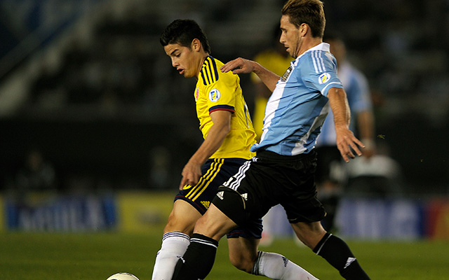 Lucas Biglia (jobbra) az Argentína-Kolumbia világbajnoki selejtezőn 
