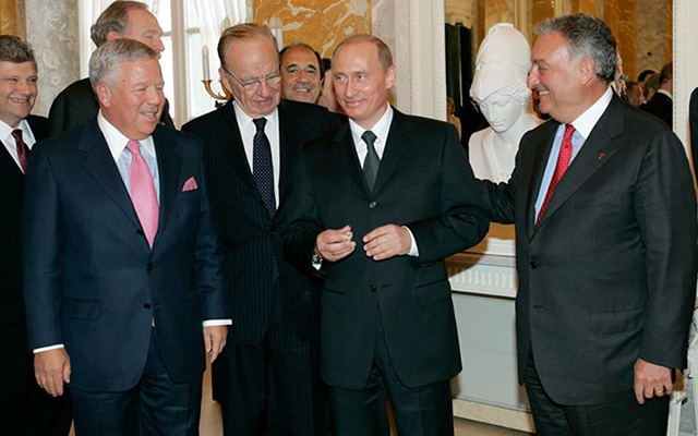 Az oroszok szerint Putyin nem ellopta, hanem ajándékba kapta a gyűrűt 