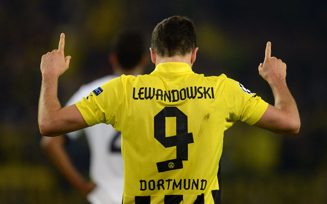 Lewandowski kénytelen Dortmundban maradni - fotó: AFP