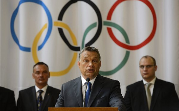Orbán Viktor megállapodást írt alá a kiemelt sportágak képviselőivel - Fotó: MTI, Kovács Tamás
