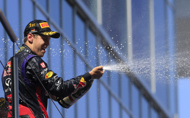 Vettel boldogan pezsgőzhetett a dobogón - Fotó: AFP