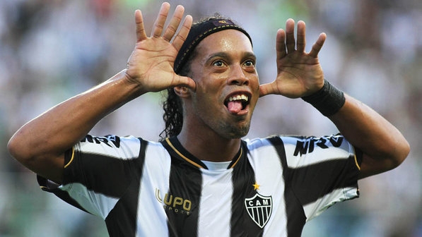 Vége a bolondozásnak, a Besiktas komolyan gondolja Ronaldinho megszerzését