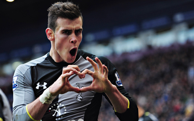 Bale góljai után rendre szívet formál a kezével, a feleségének üzen - fotó: AFP