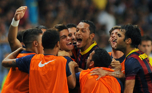 Adriano parádés góllal szerezte meg a vezetést a Barcának - fotó: AFP