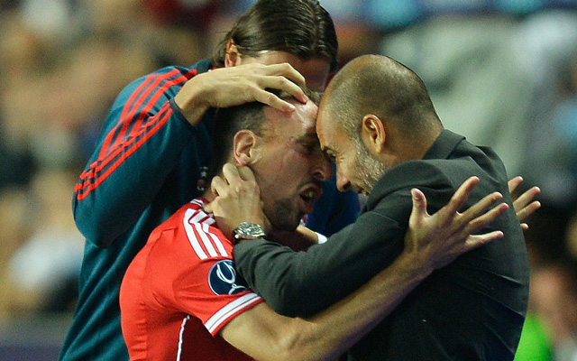 Ribéryé a második, és a meccs legérdekesebb gólöröme is, az öklét rázta edzőjére - Fotó: AFP