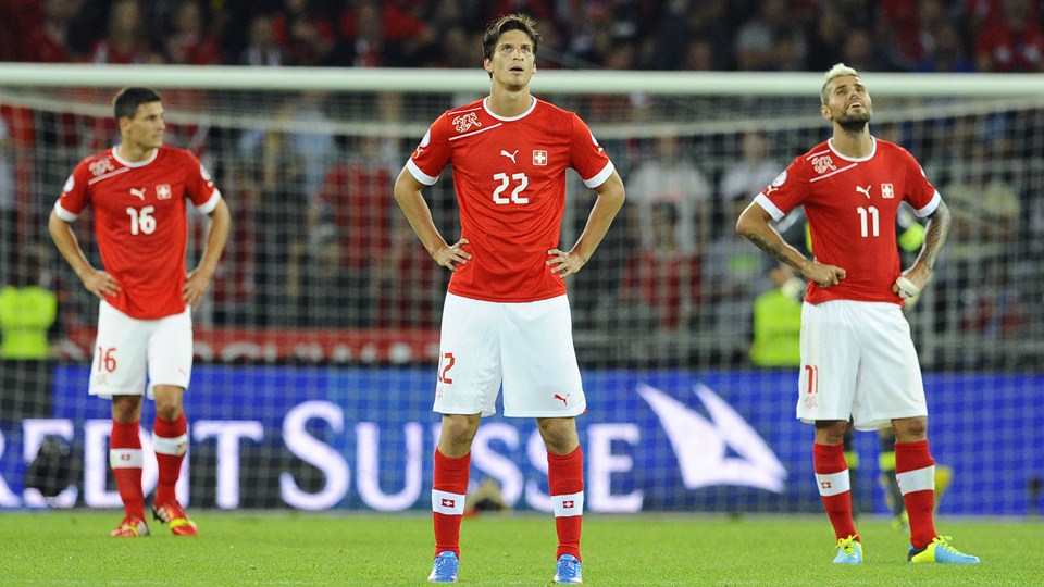 Klose (22) és Behrami (11), a svájci csapat két tagja már Brazília felé tekintget  / fifa.com