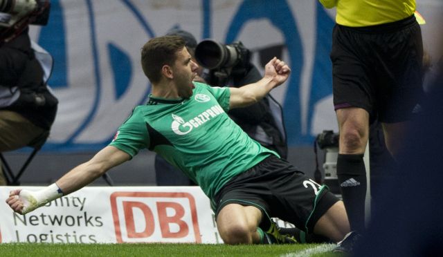 Szalai Ádám fejesével került előnybe a Schalke - fotó: AFP
