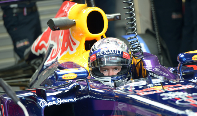 Vettel egyelőre nem lehet elégedett, többnyire a garázsban csücsül - Fotó: AFP