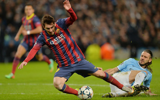 A döntő pillanat: Messi a földön, Demichelis kiállítva / AFP