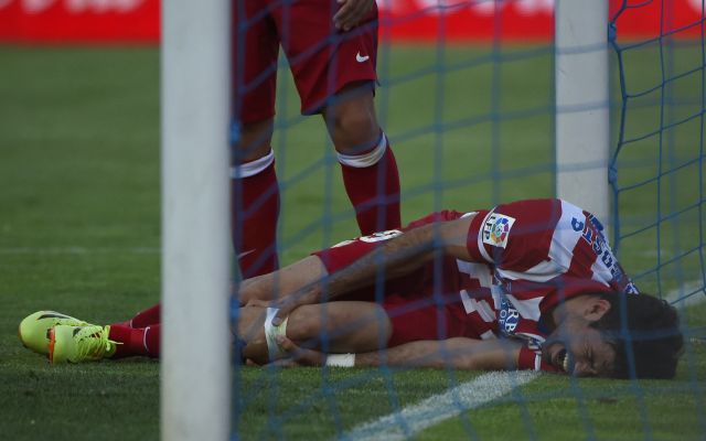 Diego Costa nekicsúszott a kapufának és megsérült - fotó: AFP