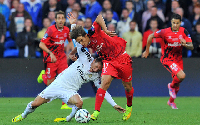 Modric és Suárez csatája - fotó: AFP