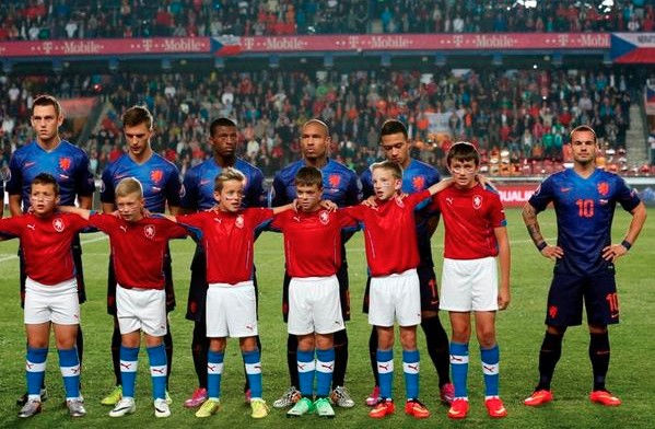 Sneijder félt, hogy eltakarja az előtte álló kisfiú 