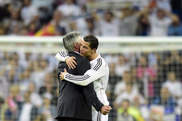 Ancelottit ölelgeti Cristiano Ronaldo / AFP
