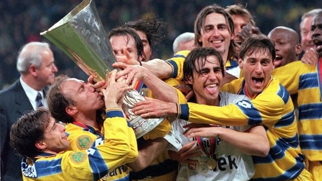 Néhány név a 98/99-es UEFA-kupa-győztes csapatból: Buffon, Sensini, Dino Baggio, Crespo, Verón, Fabio Cannavaro, Chiesa, Thuram, Asprilla, Fiore