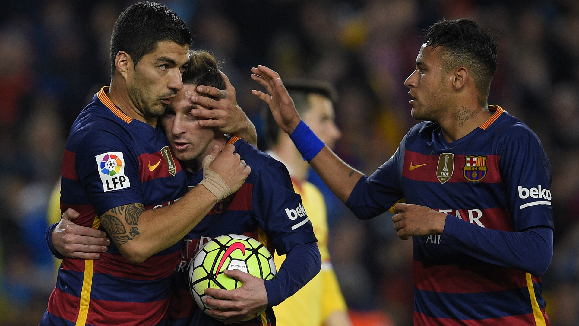 Suárez hét után szoríthatja le a trónról a Messi-CR duót 