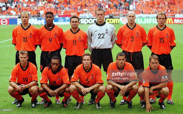 A 2000-es Eb egyik kezdőcsapata: Bergkamp, Kluivert, Overmars, Westerveld, Stam, Bosvelt, Numan, Davids, Zenden, Cocu, Frank de Boer