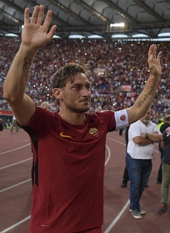 Totti könnyek között búcsúzott a Romától 