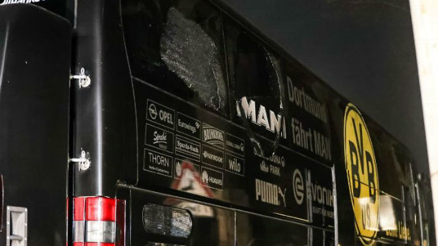 Az április 11-ei robbantások által károsult dortmundi autóbusz. fotó: bundesligafanatic.com