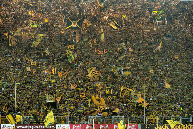 A Südtribüne híres 'Sárga Fala' fotó: reddit.com