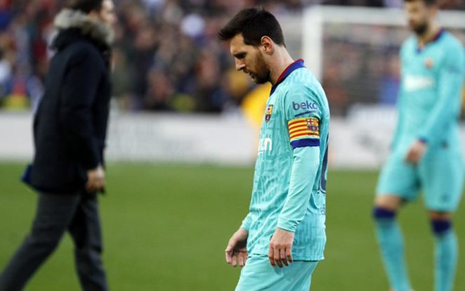 Nem túl gyakori látvány Messi leszegett fejjel. Fotó: Barca Official