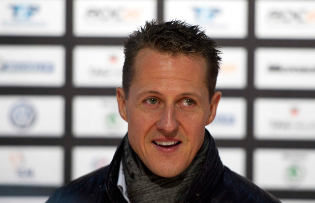 Schumacher is megkapja a magáét az aranyköpések között - Fotó: AFP